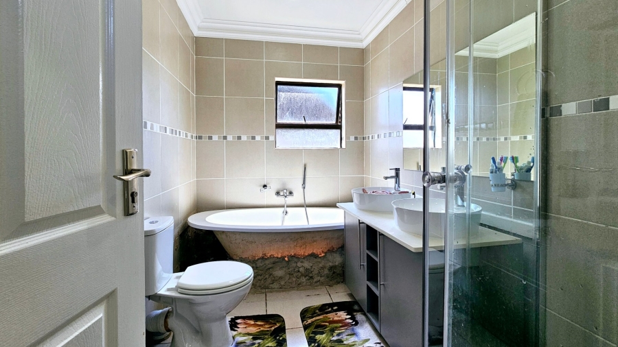 4 Bedroom Property for Sale in Arcata Estate Free State